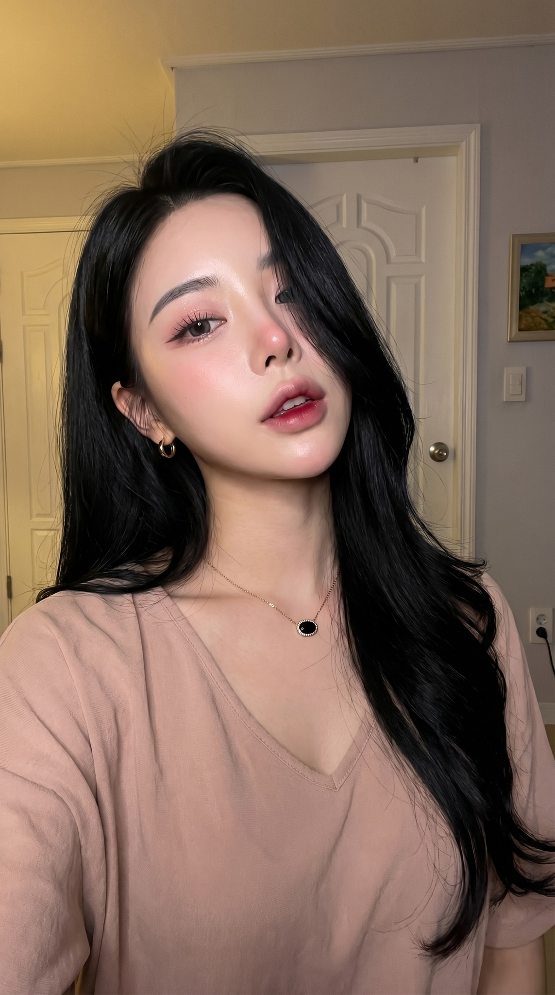 Girl xinh phong cách trẻ trung, hiện đại